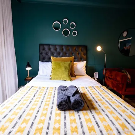 Green Point'S Snug - Indulge In An Urban Oasis Cape Town Exterior photo