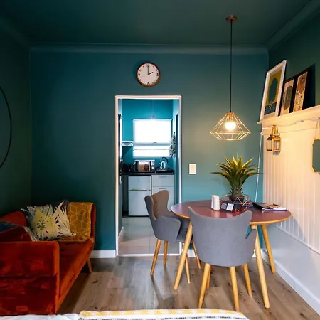 Green Point'S Snug - Indulge In An Urban Oasis Cape Town Exterior photo