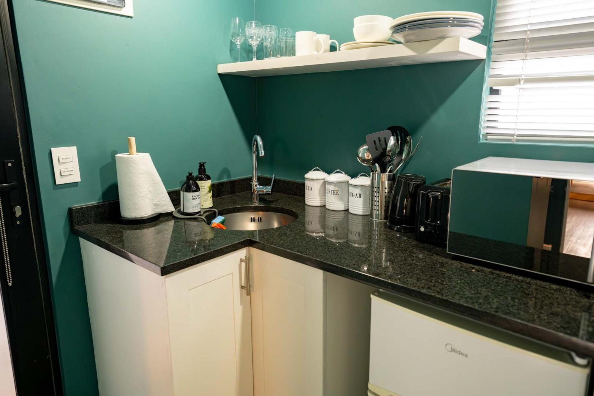 Point's Snug - Indulge In An Urban Oasis Apartment *