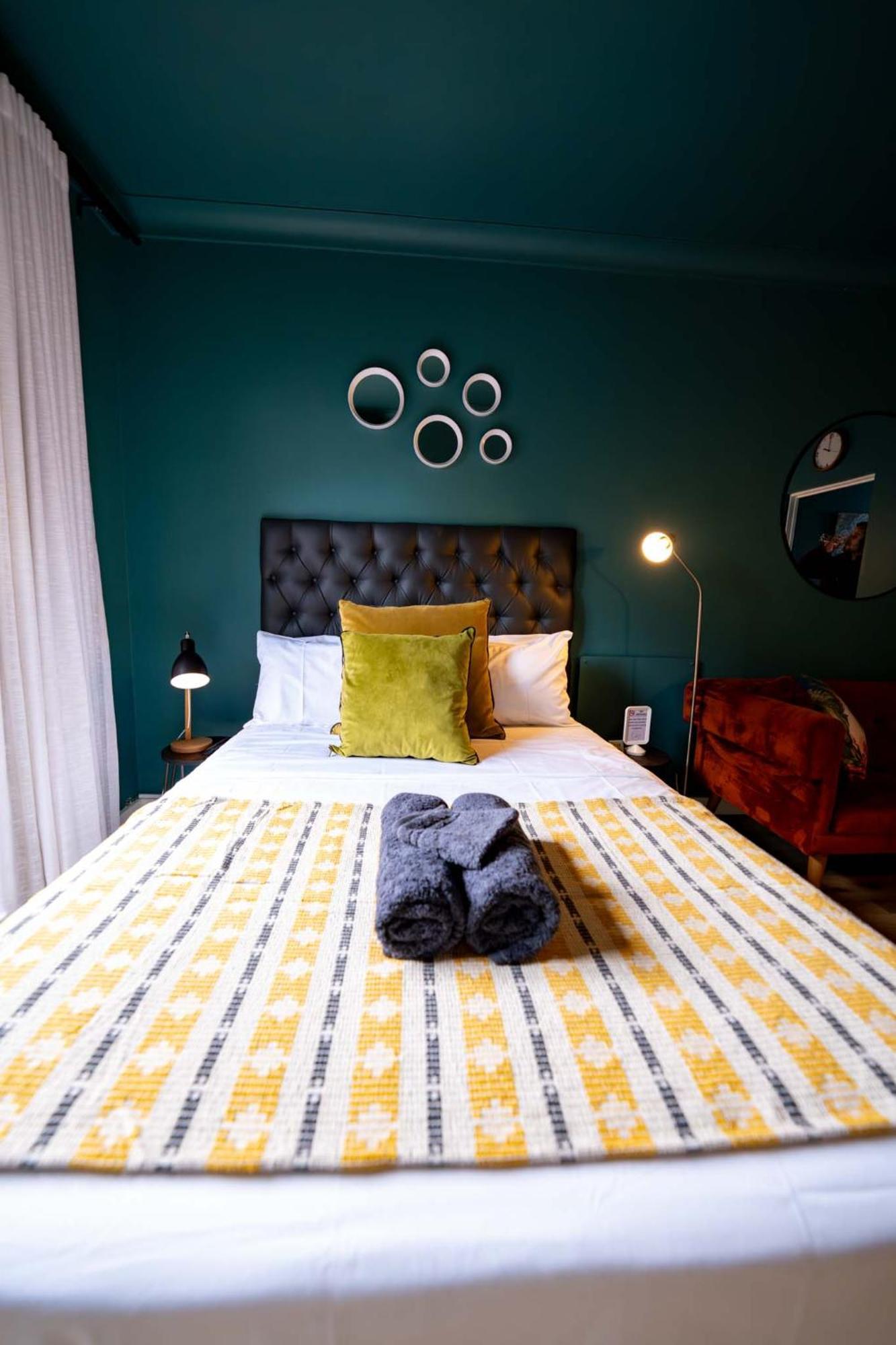 Apartment Point's Snug - Indulge In An Urban Oasis Cape Town
