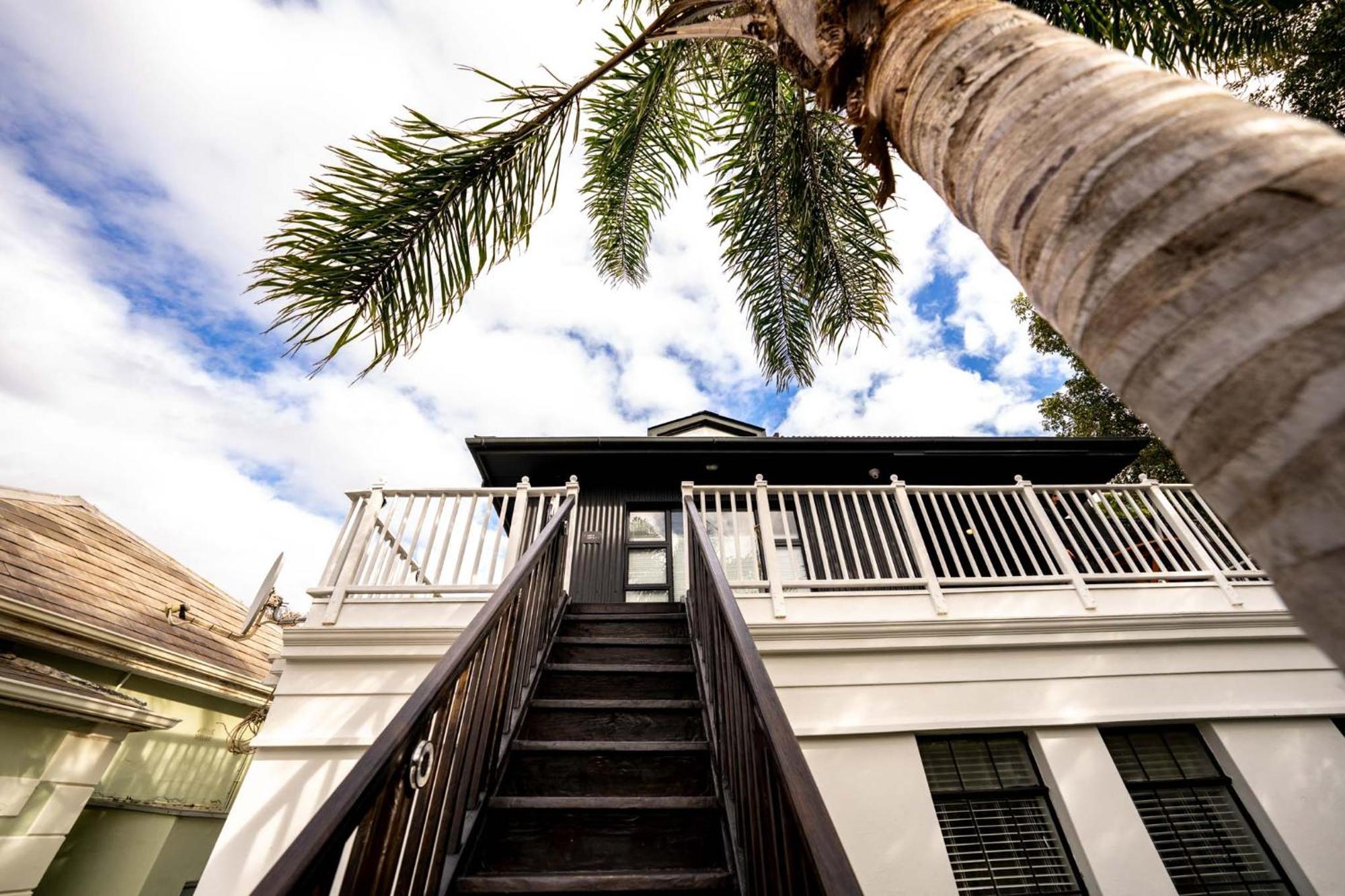 Apartment Point's Snug - Indulge In An Urban Oasis Cape Town