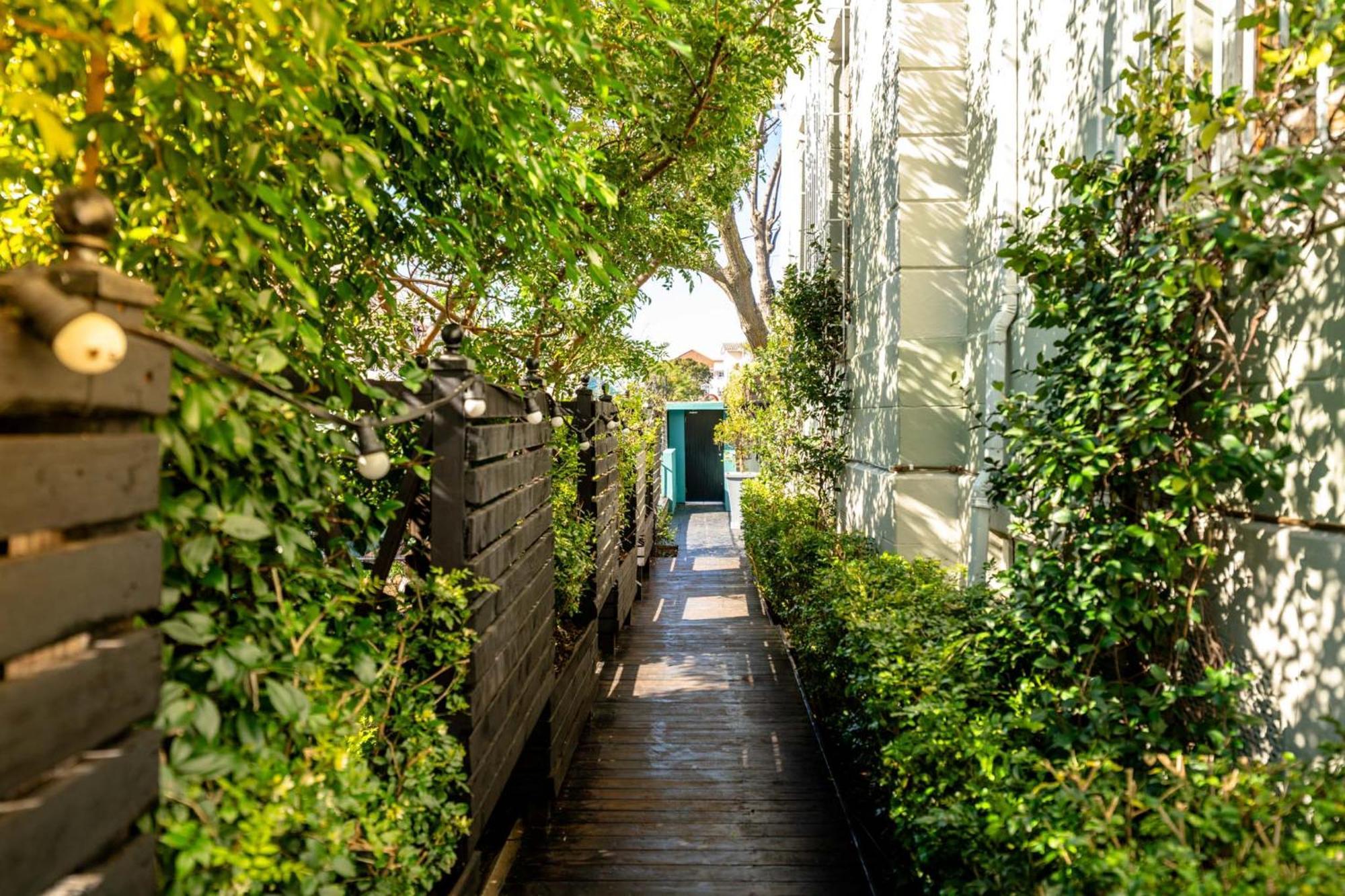 Apartment Point's Snug - Indulge In An Urban Oasis Cape Town